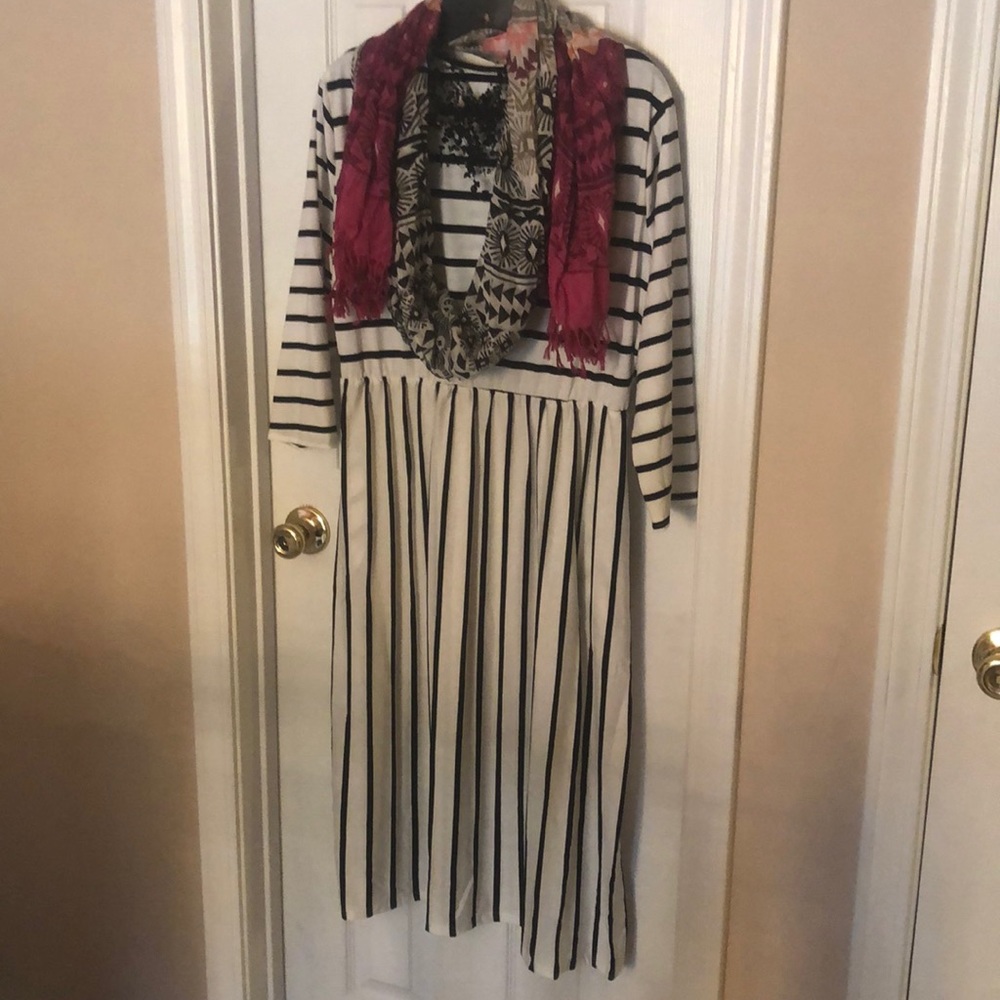 Complete outfit - Picture 2 of 2